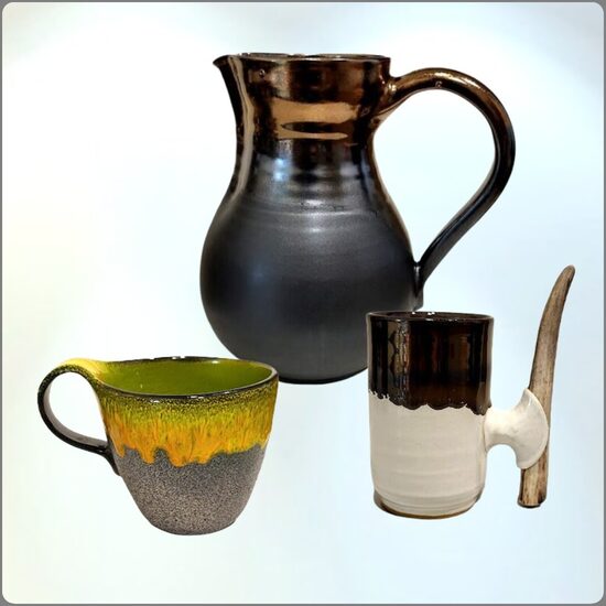 keramikas krūzes, kausi un krūkas