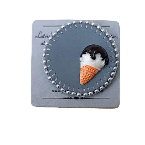 Reflective Ice Cream Brooch (3 cm)