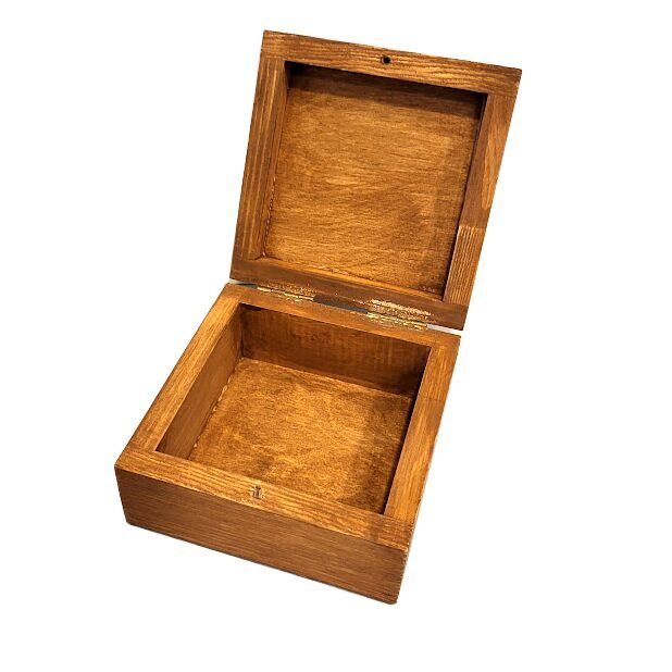 Wooden box with engraving 420209
