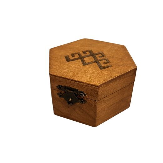 Деревянная шкатулка с гравировкой 420211