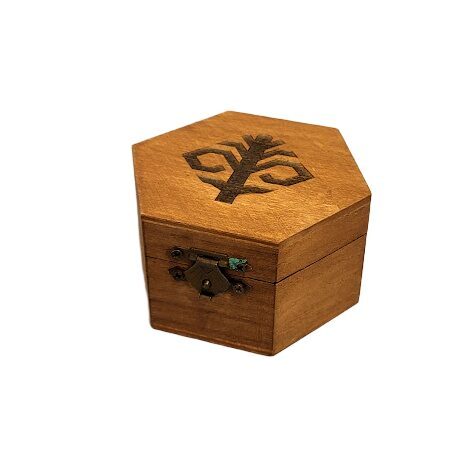 Деревянная шкатулка с гравировкой 420214