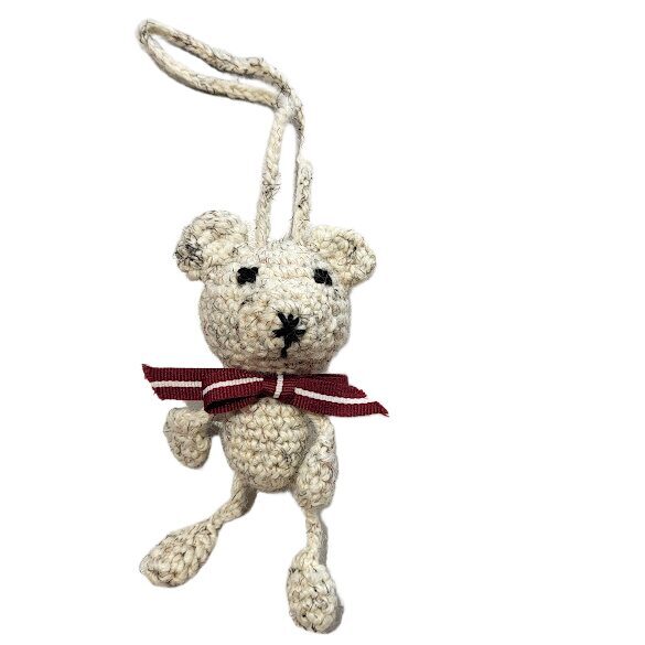 Вязаный мишка ручной работы с латвийской символикой (15 см) 554402