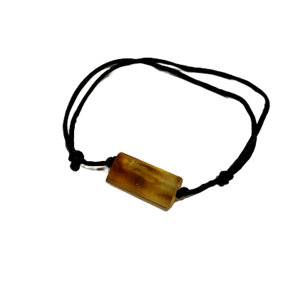 Dabīgā dzintara diedziņa aproce ar apstrādātu akmeni 12010602