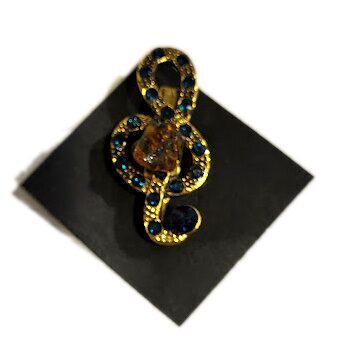 Brooch with amber 1201907