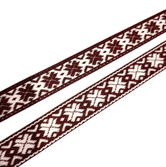 Стилизованный латышский пояс (Аусеклис — бордовый/белый)