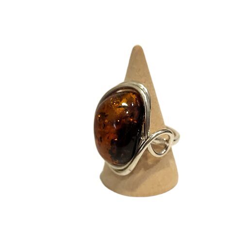 Кольцо с янтарем 674101