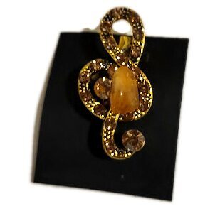 Brooch with amber 1201912
