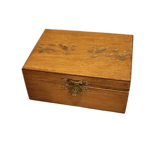 Wooden box with engraving 420405