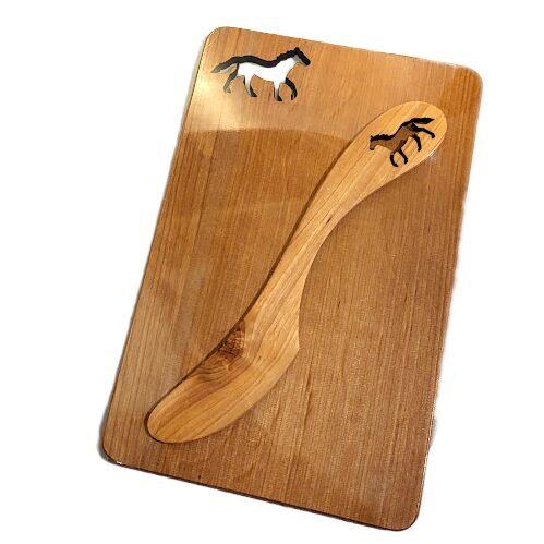 Wooden board with butter knife "Horse"