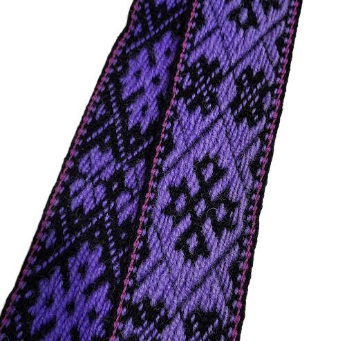 Tradicionāla, ar rokām austa vilnas josta "Māras raksti"