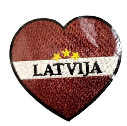Izšūta sirds formas uzšuve "Latvijas krāsas"  7x7 cm