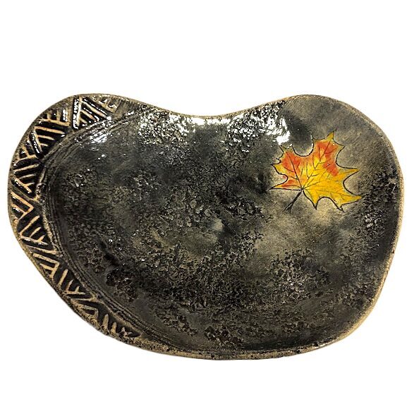 Clay dessert plate "Maple Leaf" (23x16 cm) 