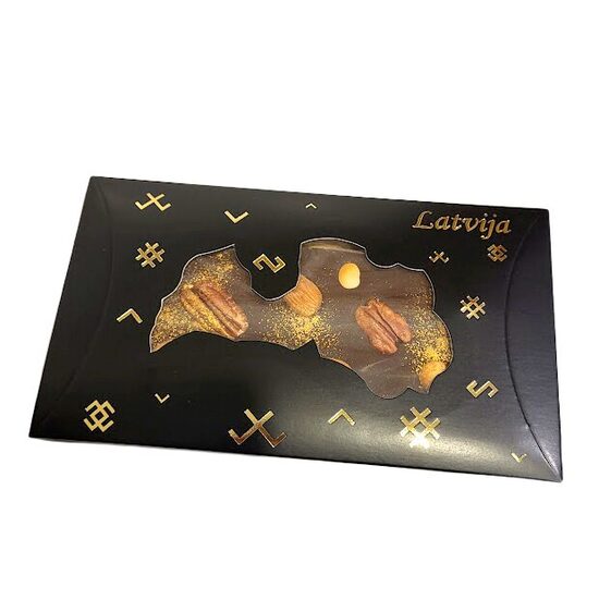 Tumšā šokolāde ar pekanriekstiem, lazdu riekstiem, mandelēm un zeltu