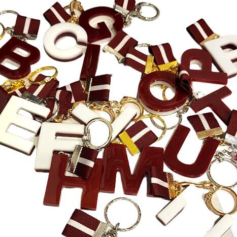 Atslēgu piekariņš no epoksīda Sarkan-baltie ar karodziņu