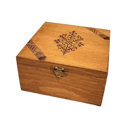 Wooden box with engraving 421205