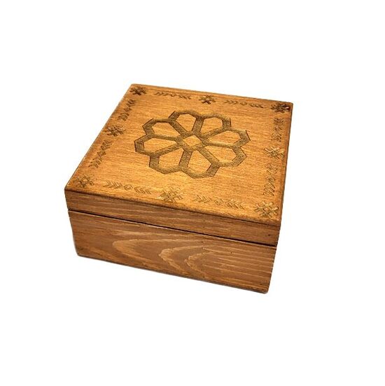Wooden box with engraving 420209