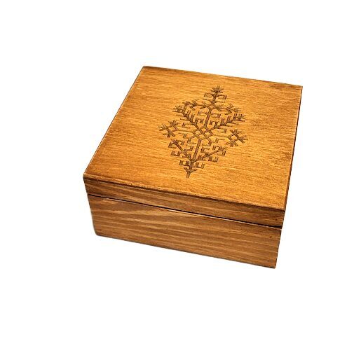 Wooden box with engraving 420202