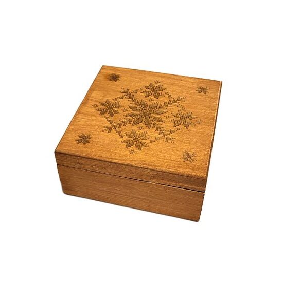 Wooden box with engraving 420203