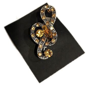 Broša ar dzintaru 1201906