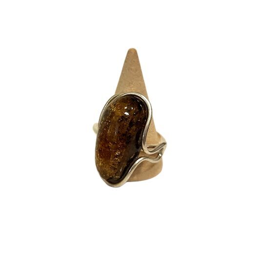 Ring with amber 674105