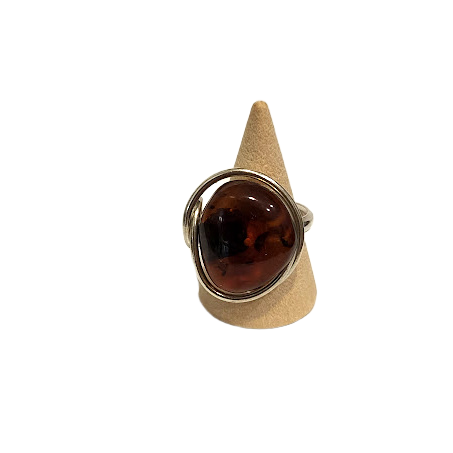 Ring with amber 674109