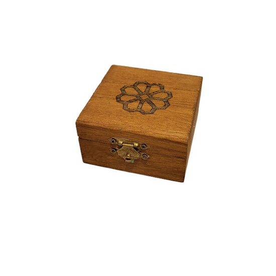 Wooden box with engraving 420304