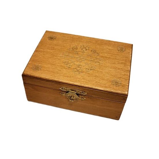 Wooden box with engraving 420401