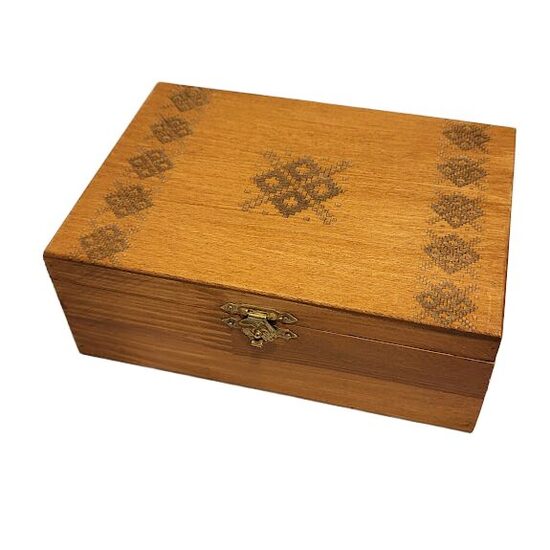 Wooden box with engraving 421001