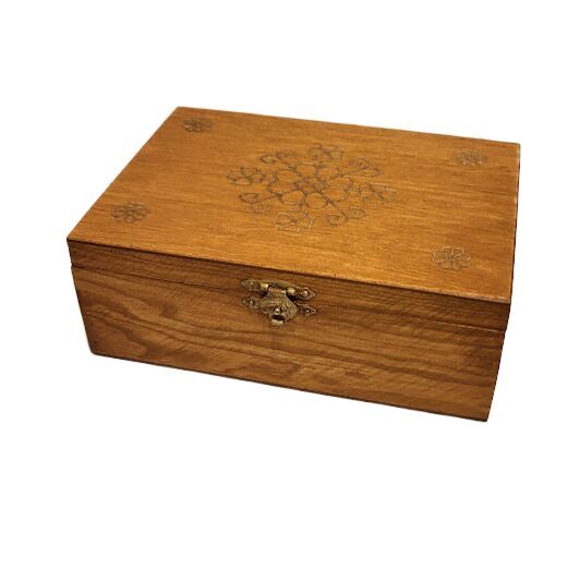 Wooden box with engraving 421003