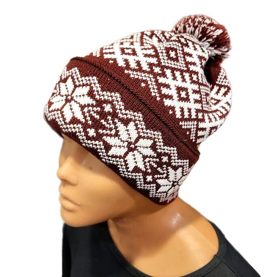 Adīta cepure ar latviskiem rakstiem 020923