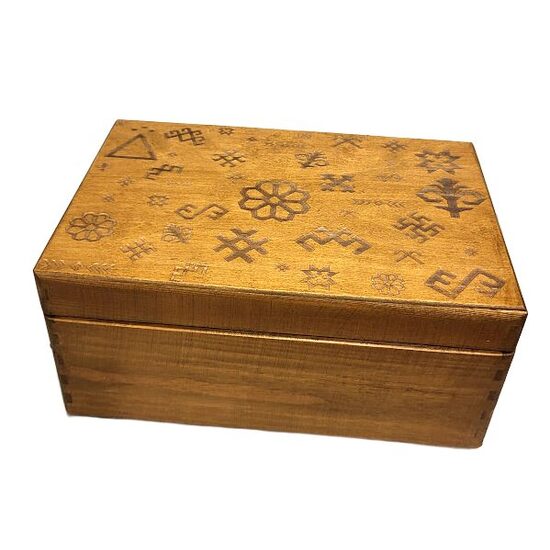 Koka kaste ar gravējumu 30x20x13,5