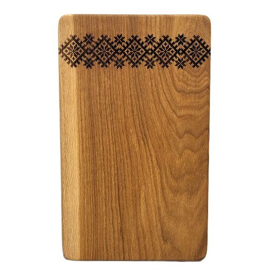 Дубовая разделочная доска с латышским узором 712503