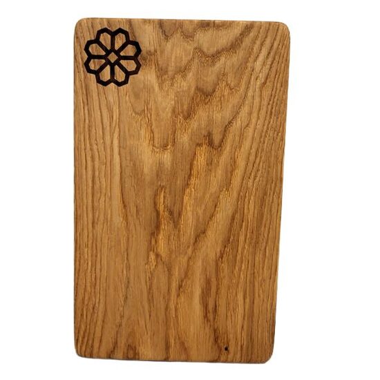 Дубовая разделочная доска с латышским узором 712501