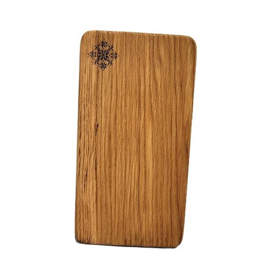 Дубовая разделочная доска с латышским узором 712201