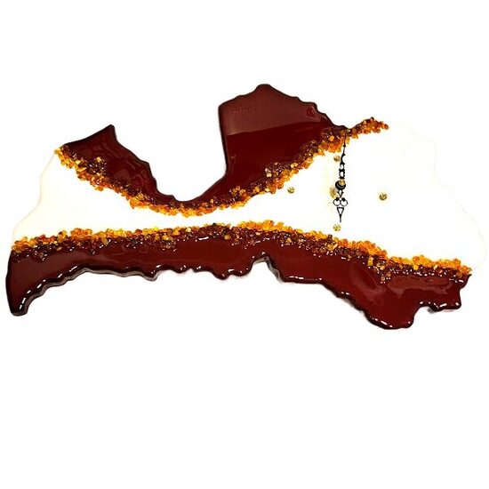 Часы Латвии - в цветах флага.