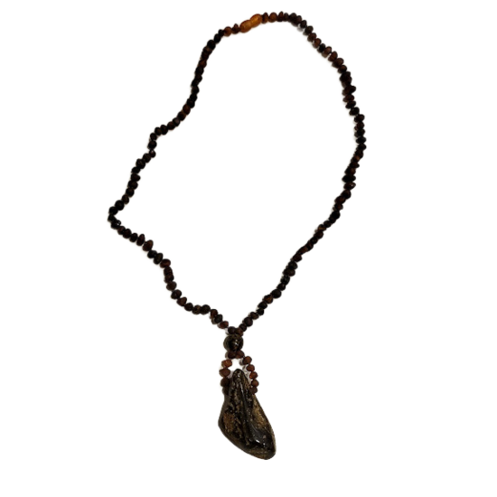 "Heart of the Sun" – Amber Necklace with Pendant 02