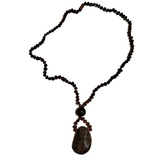 "Heart of the Sun" – Amber Necklace with Pendant 01
