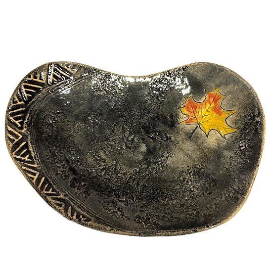Clay dessert plate "Maple Leaf" (23x16 cm) 