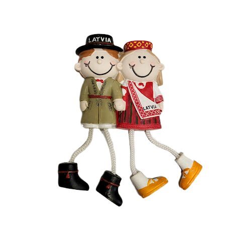 Suvenīra magnēts "Tautumeita un tautudēls ar kājiņām" -1/ Souvenir magnet "Folk couple with dangling legs" / Сувенирный магнит «Пара в национальных костюмах»  