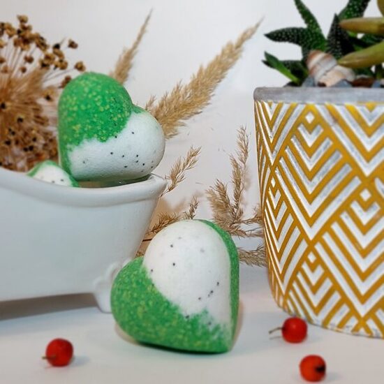 Heart-shaped bath bomb "Apple"