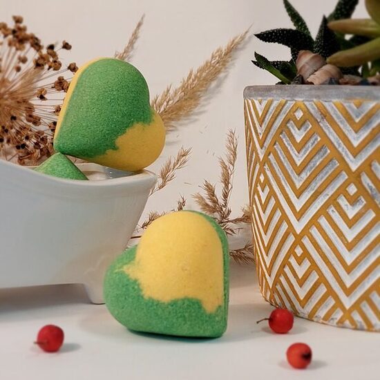 Heart-shaped bath bomb "Lemongrass"