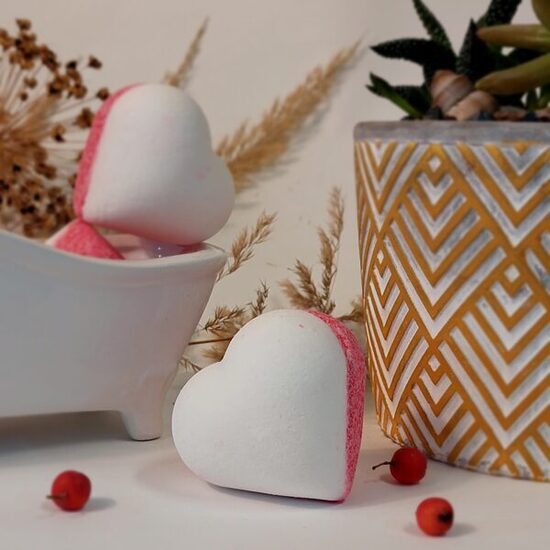 Heart-shaped bath bomb "Cherry"