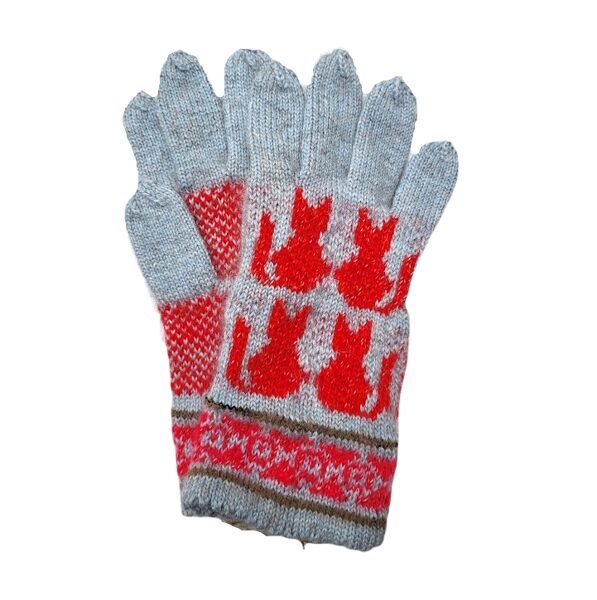 Adīti pirkstaiņi tautiskā rakstā 171023