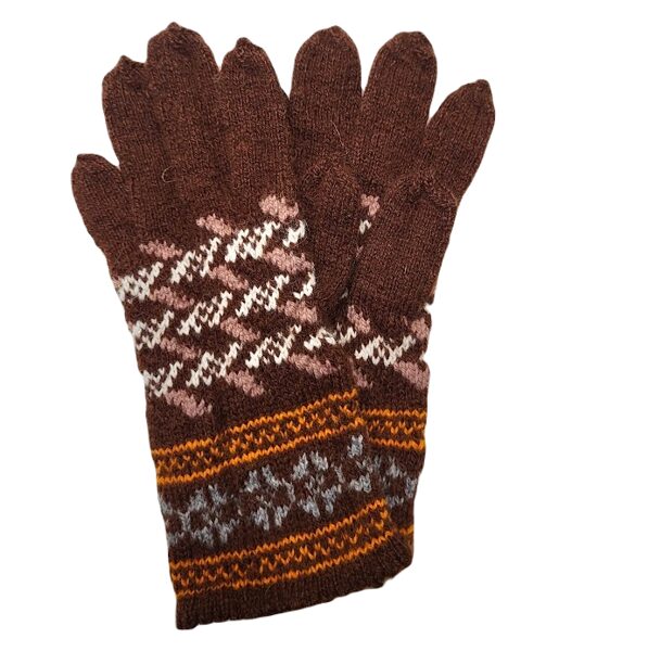 Adīti pirkstaiņi tautiskā rakstā 171021