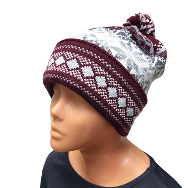 Adīta cepure ar latviskiem rakstiem 020912