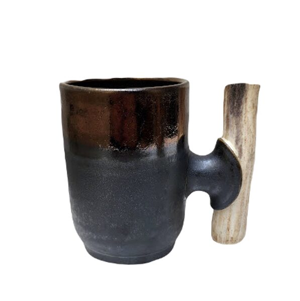 Керамическая кружка с ручкой из рога 480308