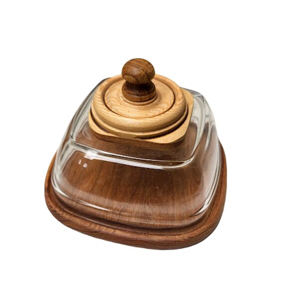 Small wooden plate with a glass lid