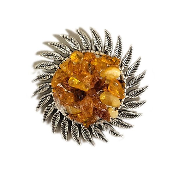 Brooch with amber 015402