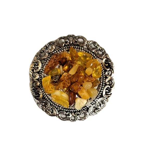 Brooch with amber 015409