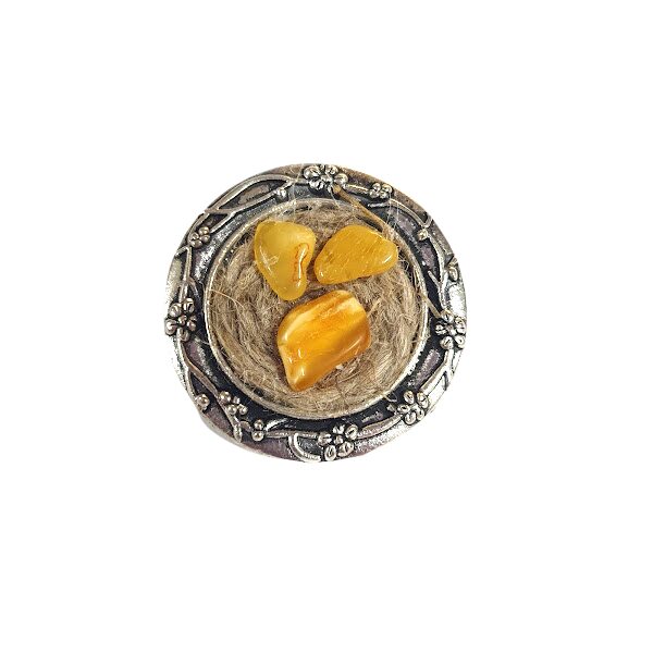 Brooch with amber MK3